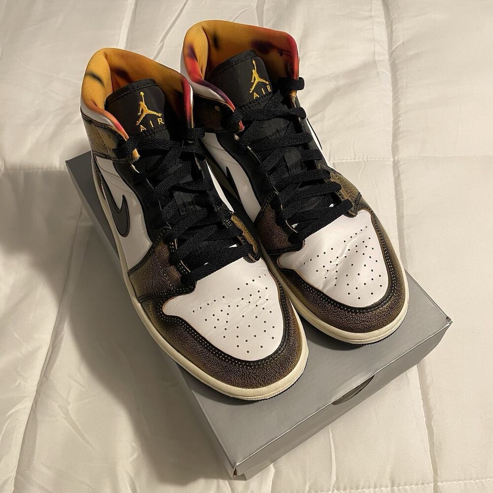 Nike Air Jordan 1 Mid SE 'Orange Wear-Away' Size 9.5